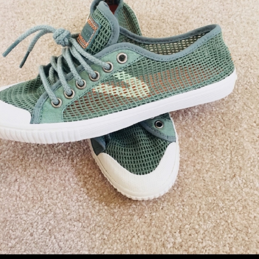 ISO Tretorn Seksti Shoes.